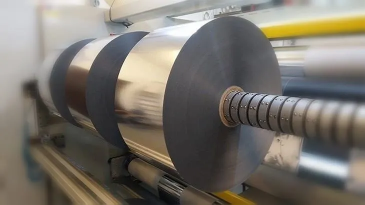 Verpak slitting machine preparing customized roll widths